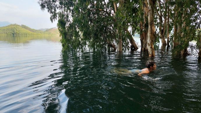 Emma diving into the clear waters of Thac Ba Lake, new gem of northern Vietnam - October 15