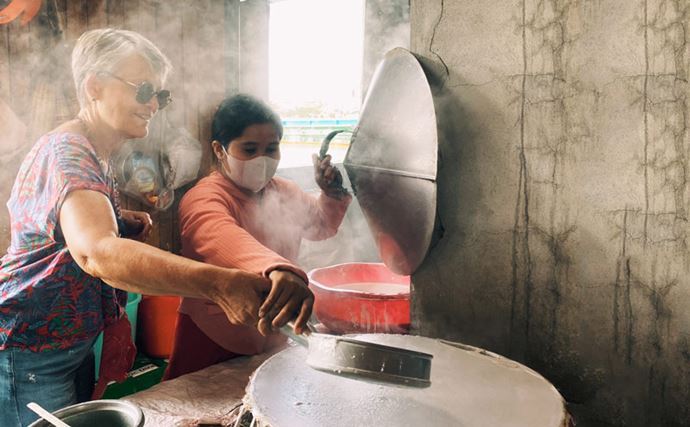 28 MAR. 2025: Experiencia práctica de hacer panqueques de arroz al vapor vietnamitas