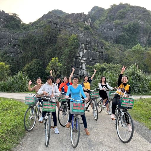 The team is enjoying a bike ride in Tam Coc
