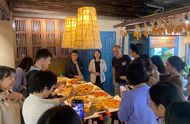 Encuentros cálidos y cercanos para trabajar en equipo con armonía.