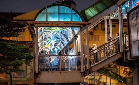 Ha Noi: Espacio artístico luminoso del puente peatonal Tran Nhat Duat