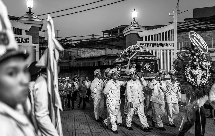Vietnamese Funeral Customs: A Traveler’s Guide to Etiquette, Attire and Rituals