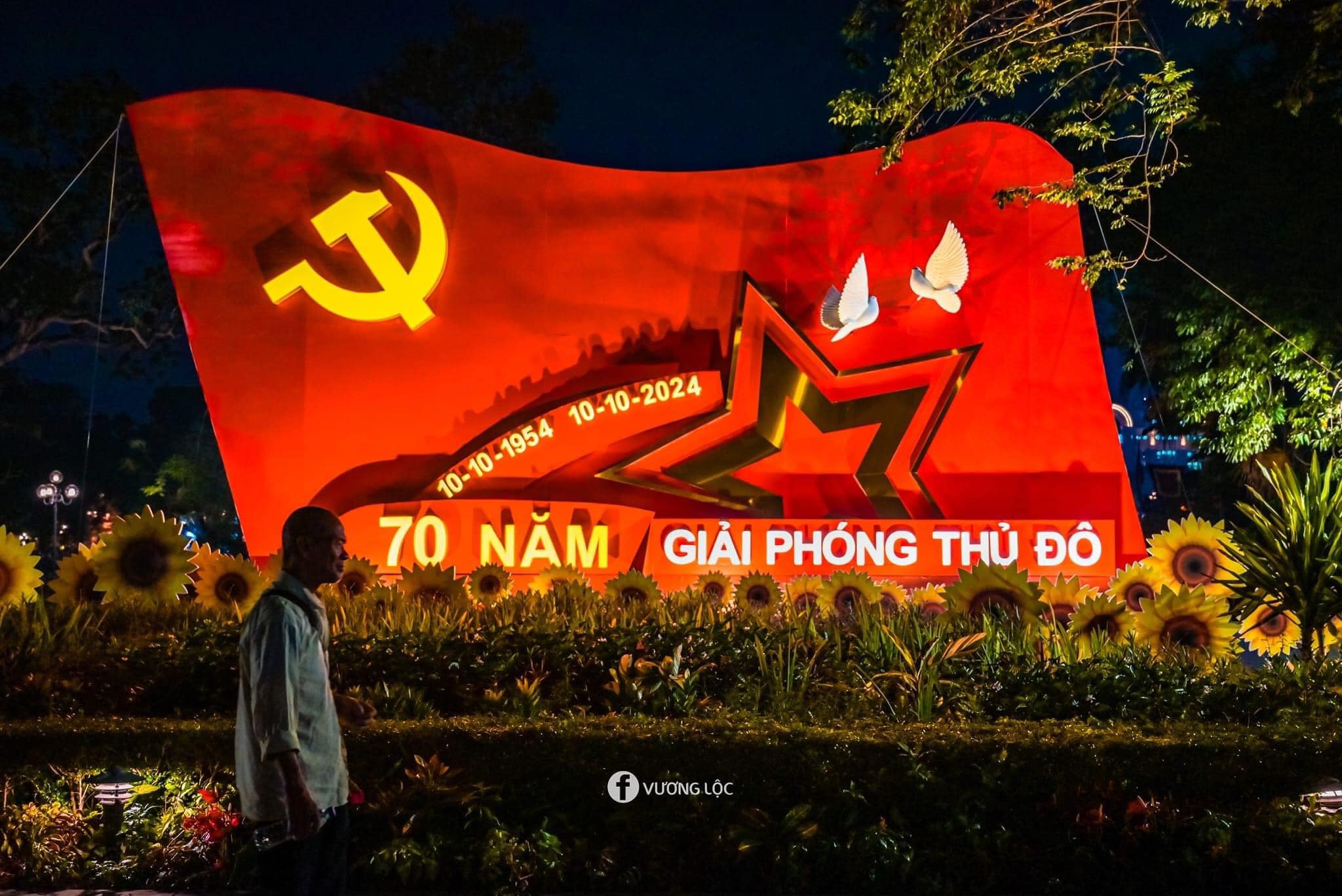 Hanoi se tiñe de rojo en el 70º aniversario de su liberación