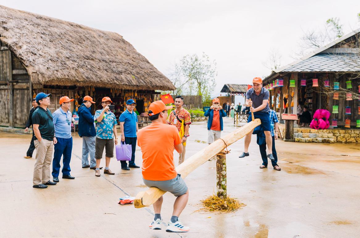 Golden Rice Season Festival in Ban May at Fansipan Peak