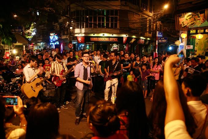 Late Night Food in Hanoi: Whats Really Open After Midnight (and What Isnt)