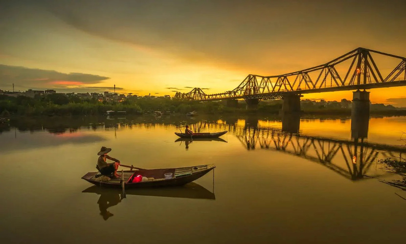 Long Bien Bridge: Hanoi’s Iconic Landmark and Living History