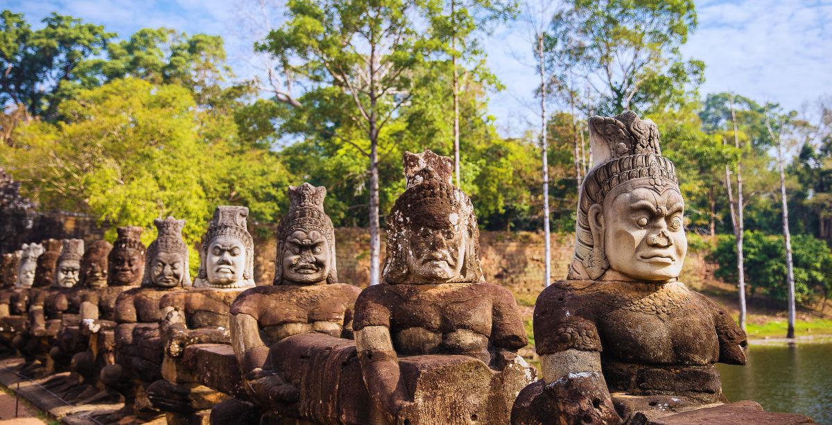 Bayon Angkor: explora los misterios de los rostros enigmáticos