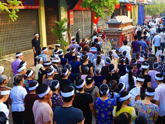 Vietnamese Funeral Customs: A Traveler’s Guide to Etiquette, Attire and Rituals