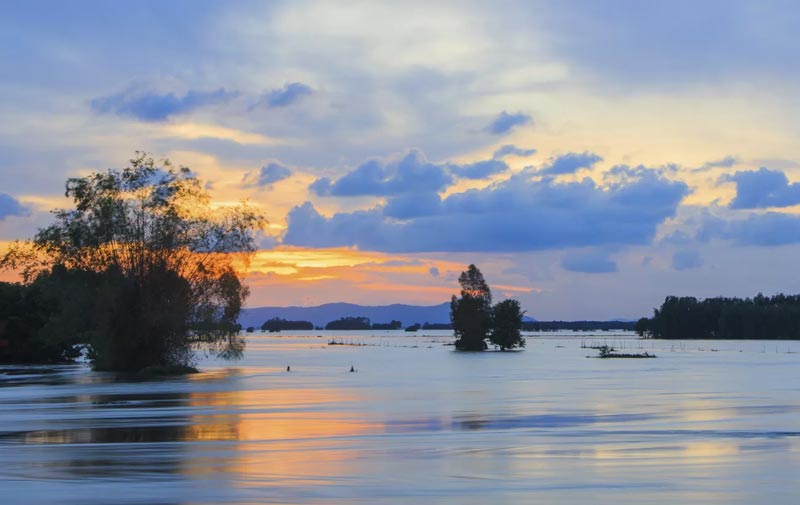 tonle sap in cambodia 