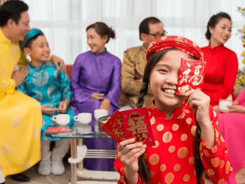 Li Xi is given to younger and children to wish them a better success, health and luck in the new year