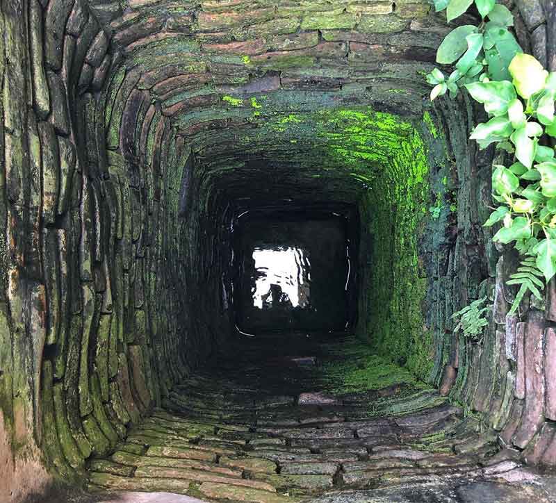 Dentro del viejo pozo está el agua mágica - Foto: croninberged