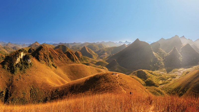 Ba Chay grass hill is vast