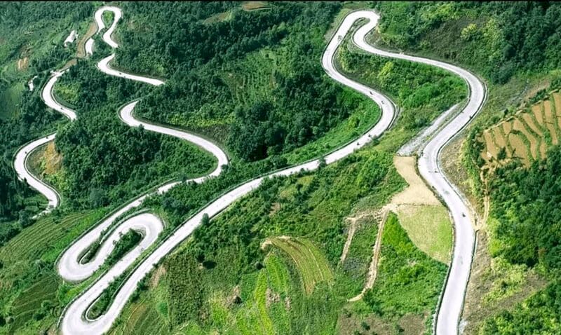 La ruta pasa por Ma Pi Leng, uno de los cuatro principales pasos de montaña de Vietnam, que ofrece panoramas impresionantes. Foto: internet