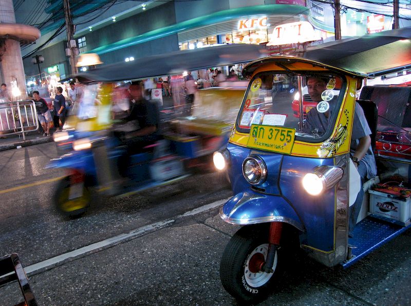 tuk tuk tailandia - por la noche