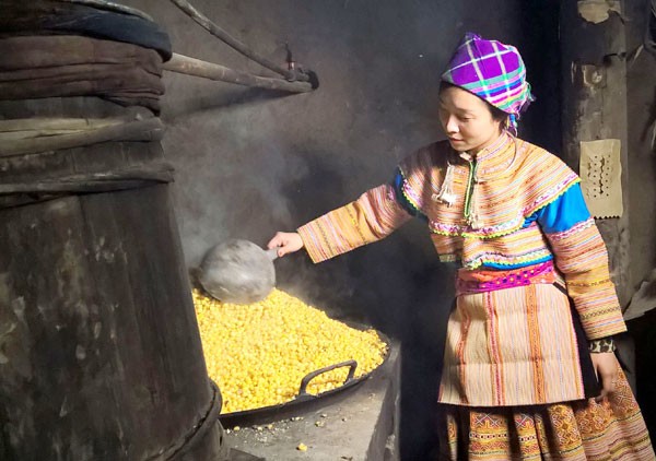 Producción tradicional de vino de maíz étnico