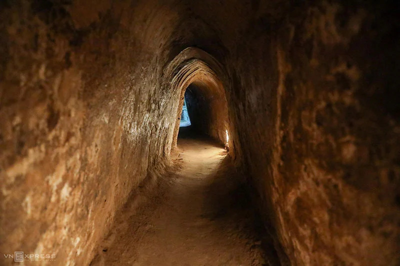 The narrow passages in the Cu Chi tunnels