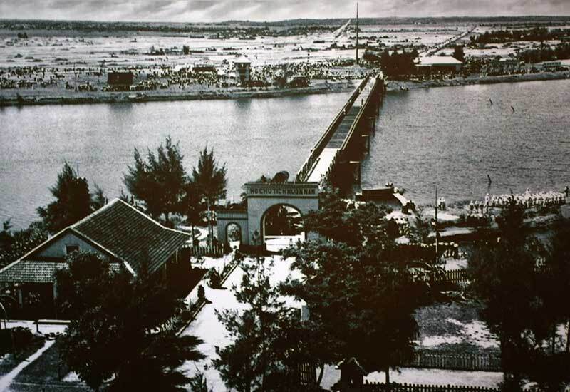 The 17th parallel on the Hien Luong Bridge crossing the Ben Hai River was the demarcation line separating the country in two