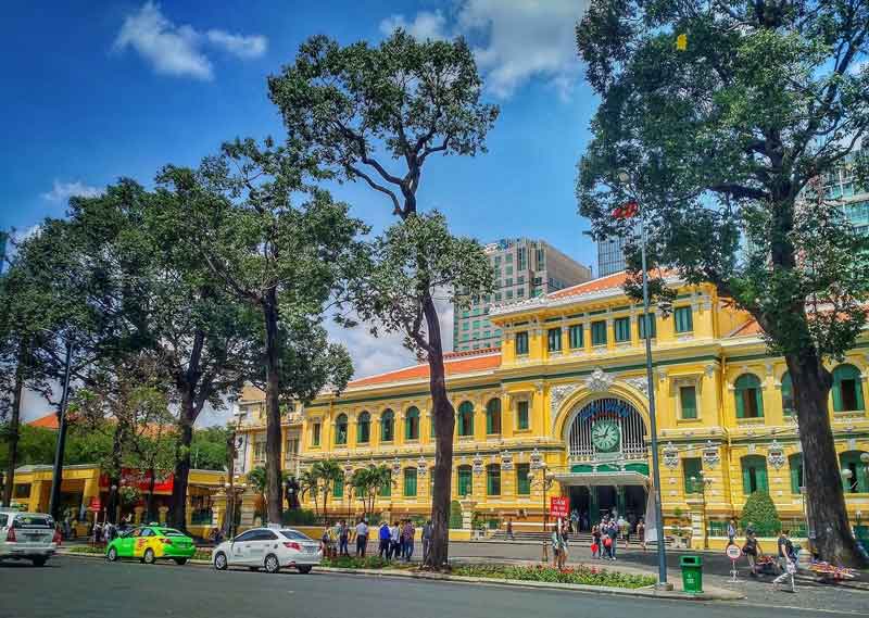 oficina central de correos de ho chi minh