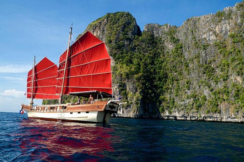 Cruise in Phang Nga Bay