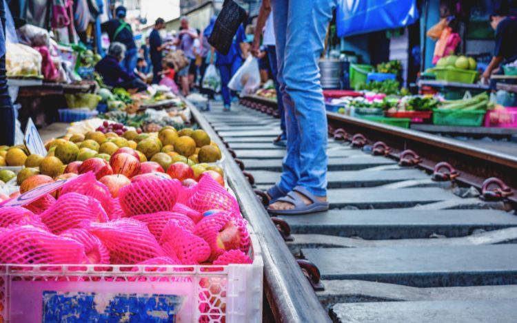 bangkok railway market