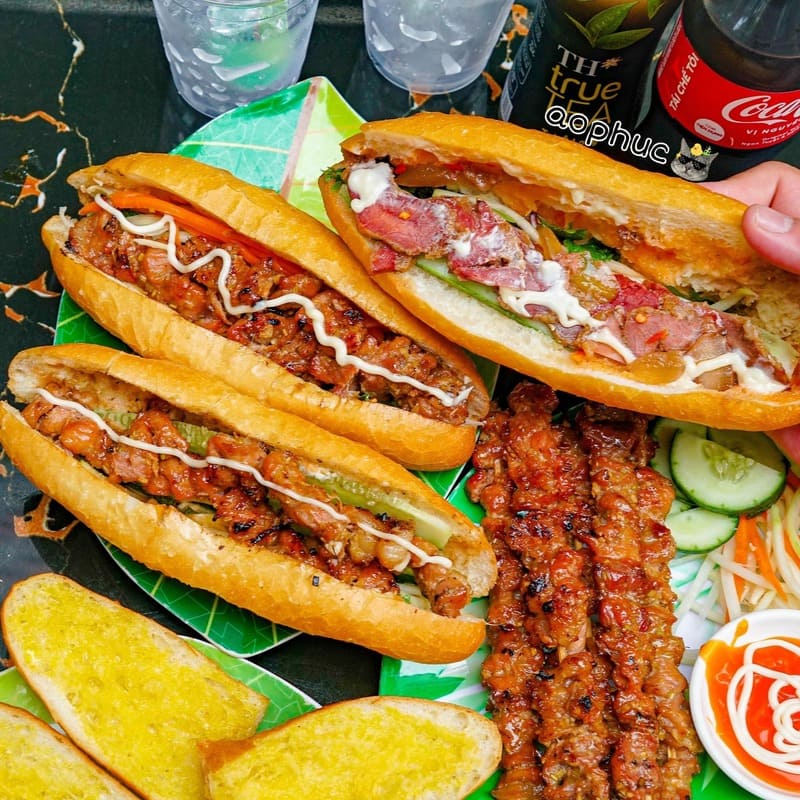 banh mi thit xien