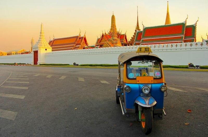 tuk tuk tailandia - hoy en dia - palacio real bangkok