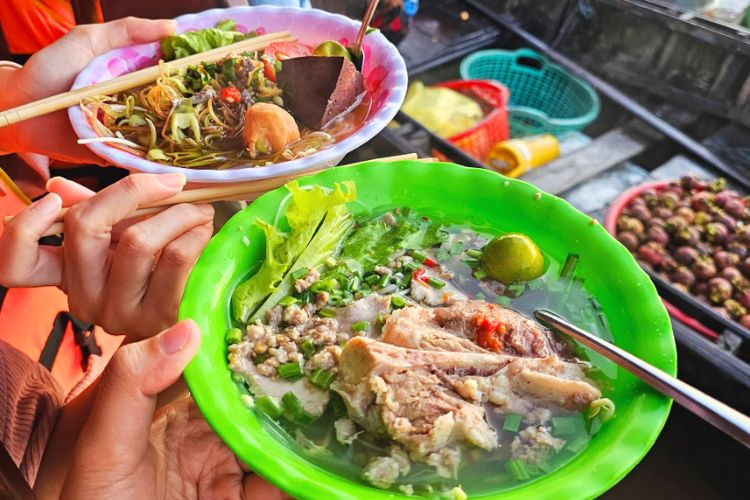 platos en mercado flotante de cai rang en can tho