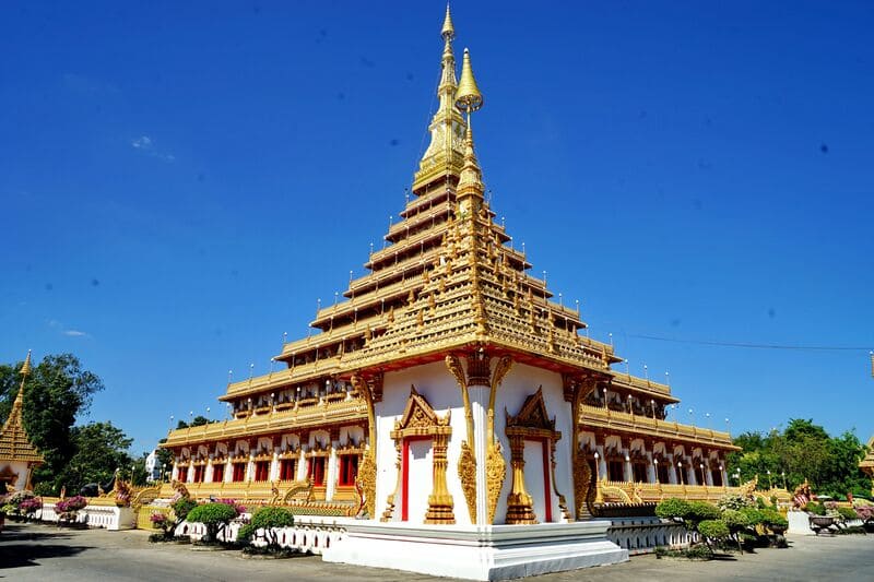 templo en isan tailandia