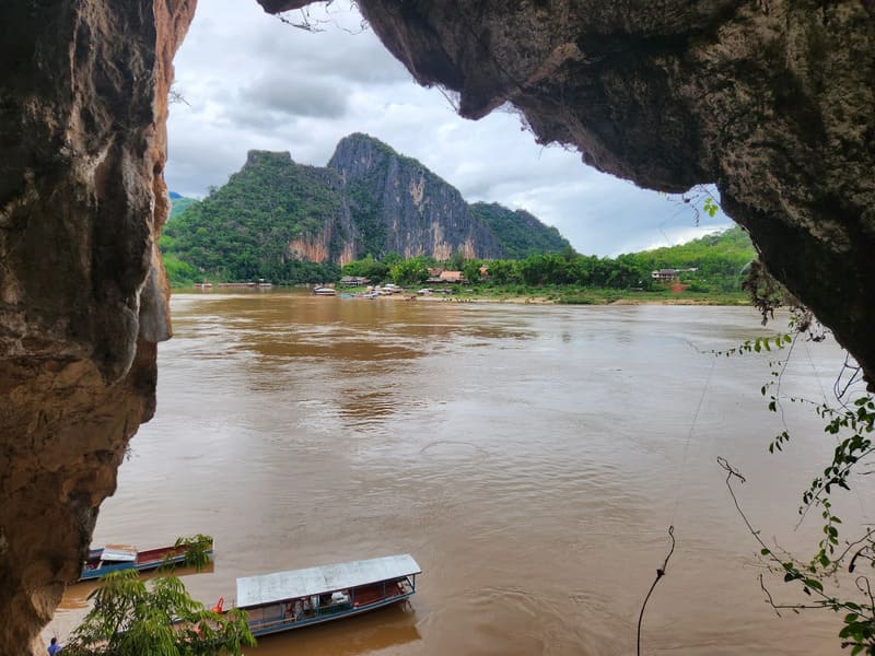 rio mekong al lado de cueva pak ou