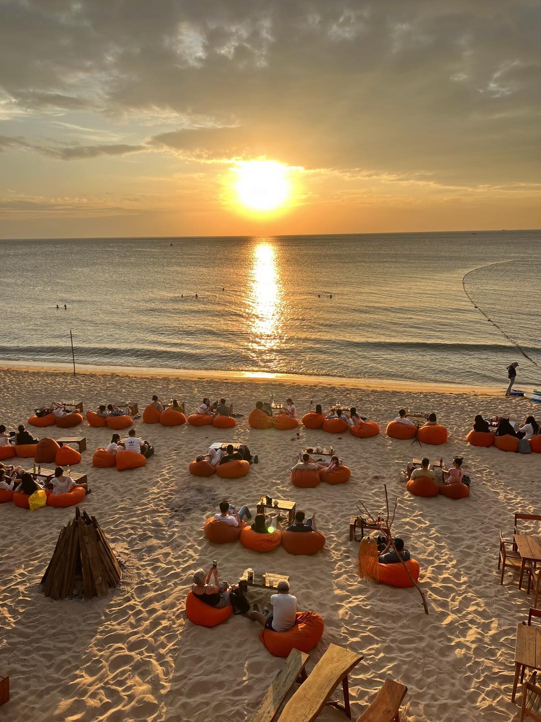 Playa Long es la más concurrida de Phu Quoc, con numerosos restaurantes y bares - Foto: OCSEN Bar