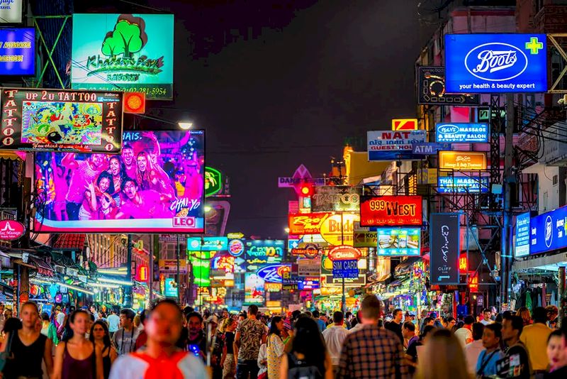 La calle de Khao San es famosa calle culinaria en Tailandia. Fuente: internet