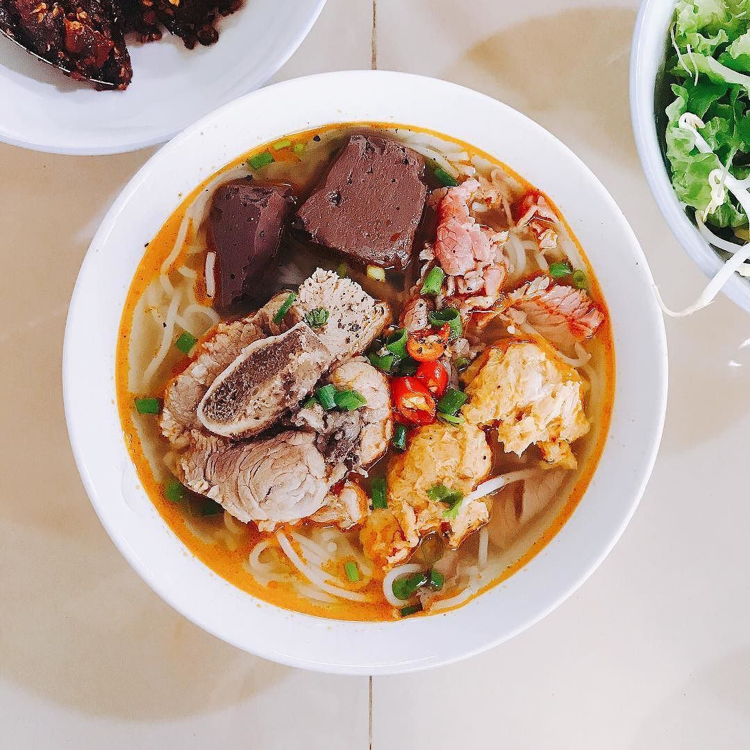 platos tipicos vietnam bun bo hue