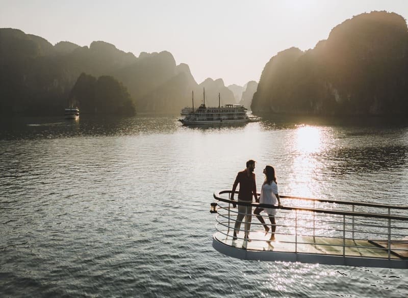 Admire the sunrise over Lan Ha Bay