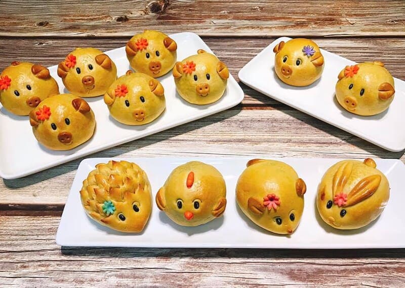 Animal-shaped mooncakes