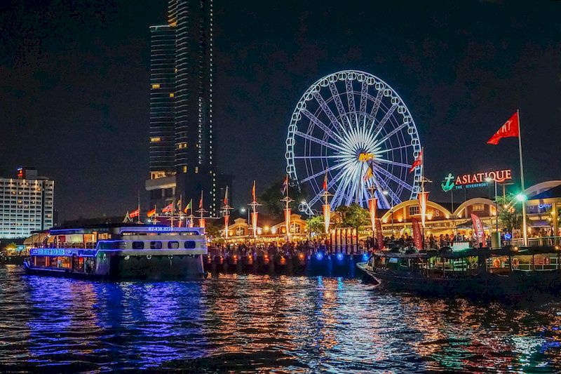 Asiatique, a orillas del río en Bangkok, es una cita ideal. Foto: internet