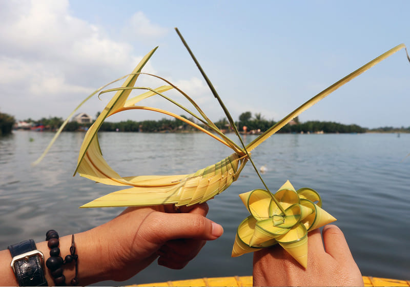 Crafting souvenirs from coconut leaves