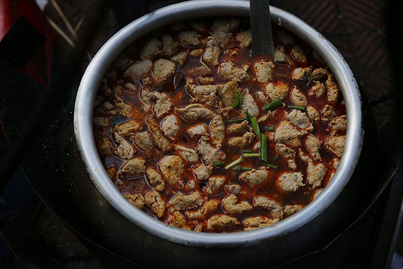 Bone broth with cooked pork noodles