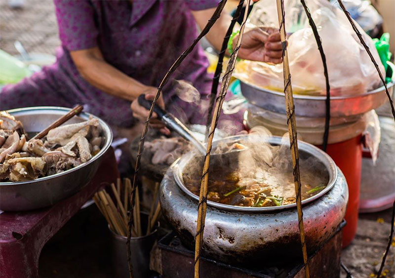 Bun bo Hue broth