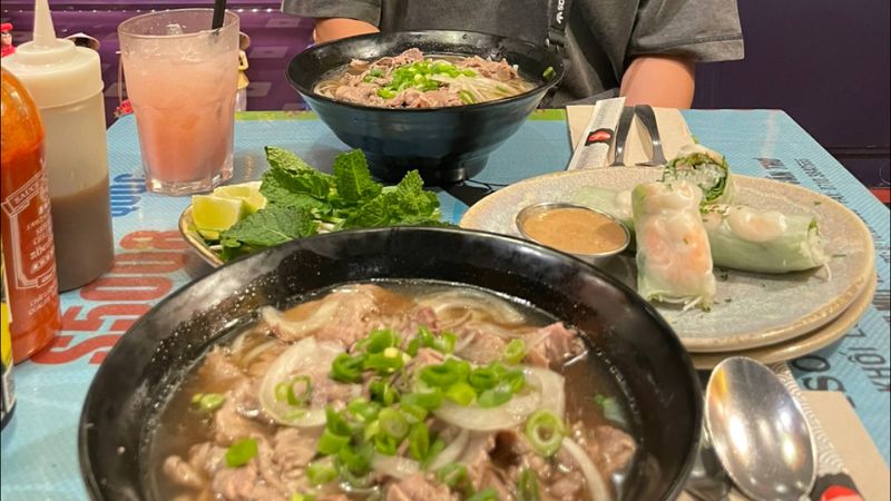 restaurantes vietnamitas en barcelona - comida en bun bo vietnam