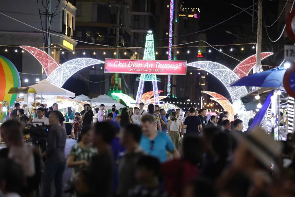 an thuong night market