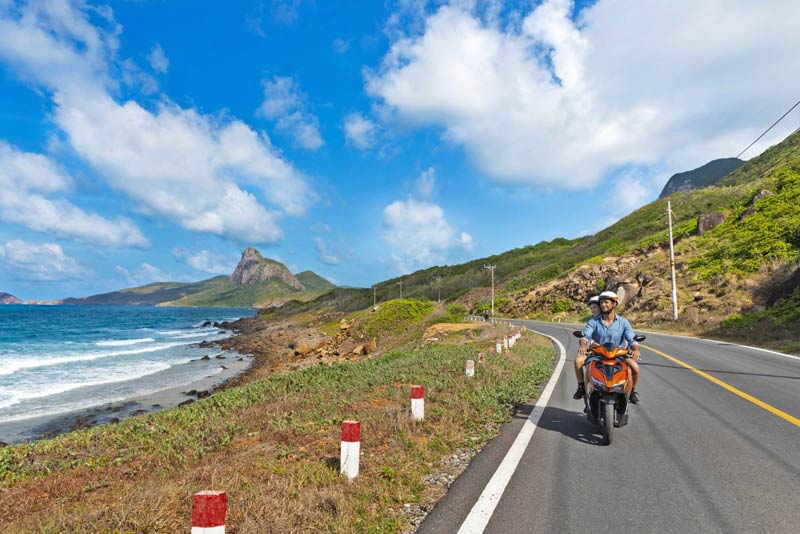 camino costero en isla con dao