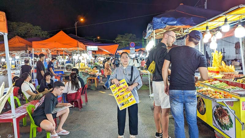 mercado nocturno con son