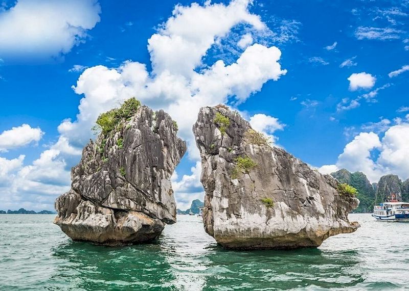 El Islote de gallo - gallina, el símbolo de la bahía de Halong. Foto: internet