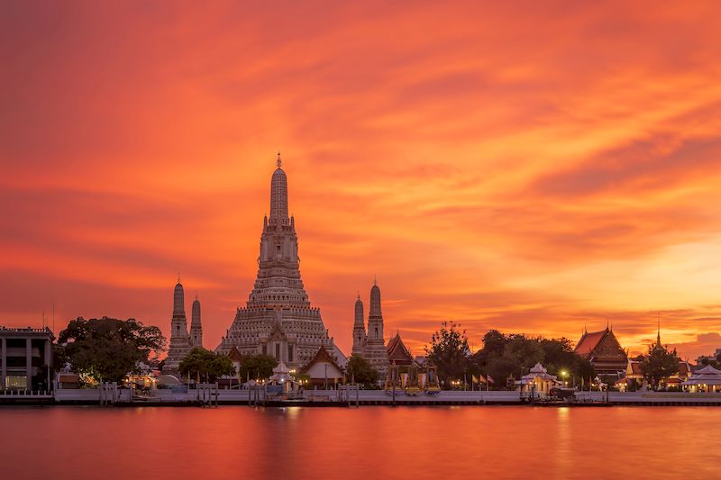 El Templo de Wat Arun está lado del río Chao Phraya 