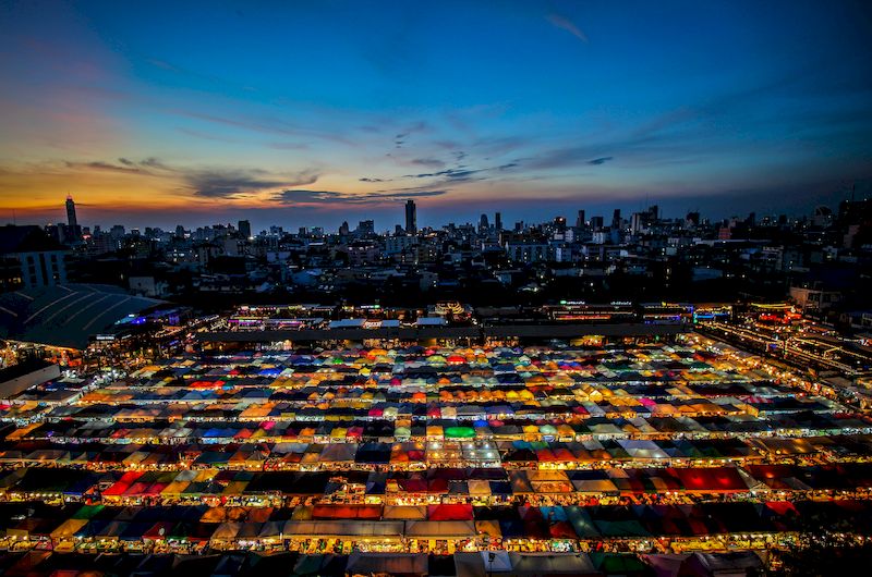 El mercado nocturno de Chatuchak es el más grande de Tailandia