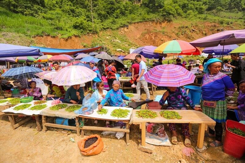 ethnic market in vietnam