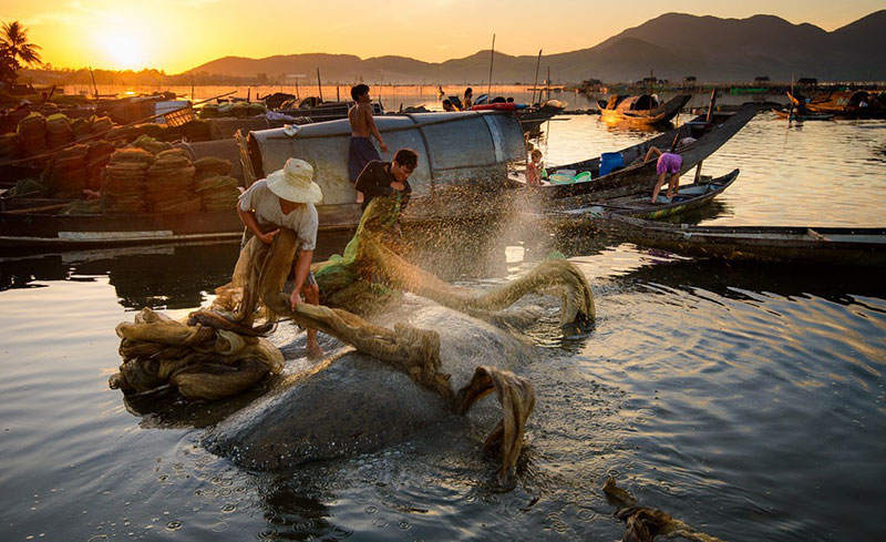 Fishing in the Tam Giang lagoon - Photo: Sondautau