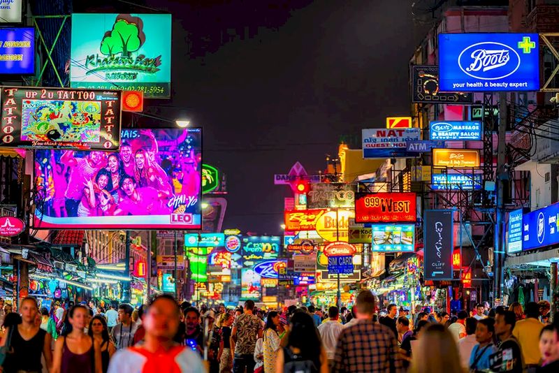 La calle de Khao San es famosa calle culinaria en Tailandia. Fuente: internet