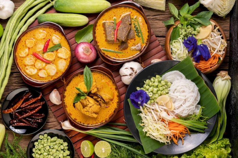 La cocina tailandesa es famosa por su exquisita combinación de sabores ácidos, picantes, salados y dulces. Fuente: internet