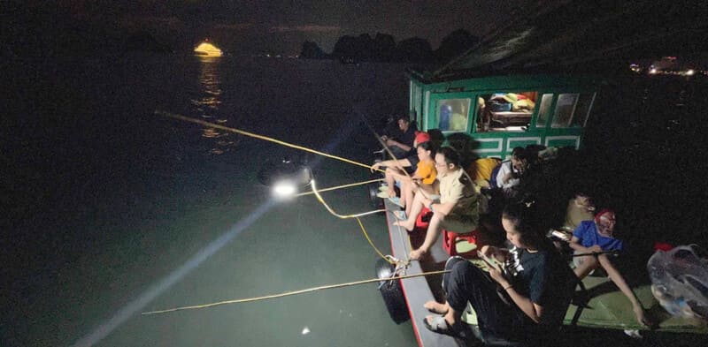 Night Squid Fishing